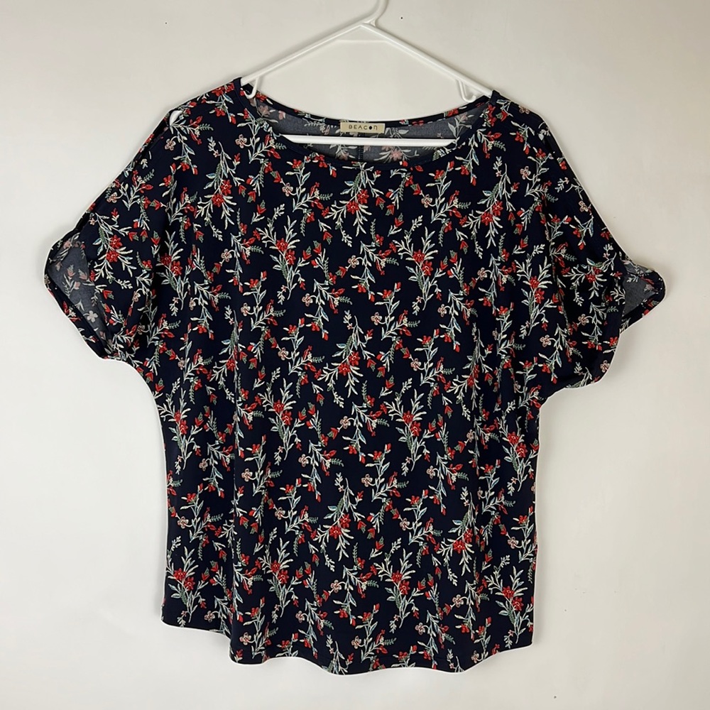 BEACON short sleeve blouse peel a boo shoulders floral navy and red L